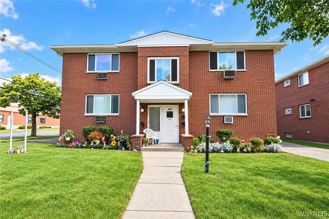 Property Photo: 28 Mallory Road 4 NY 14150
