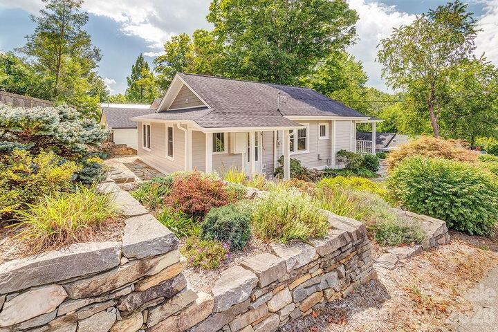 Property Photo: 11 Temple Avenue NC 28804