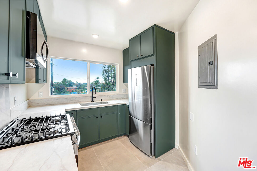Property Photo: 16185 W Sunset Blvd, Unit 5 CA 90272