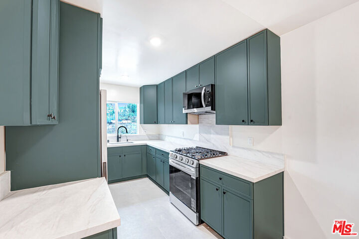 Property Photo: 16185 W Sunset Blvd, Unit 9 CA 90272
