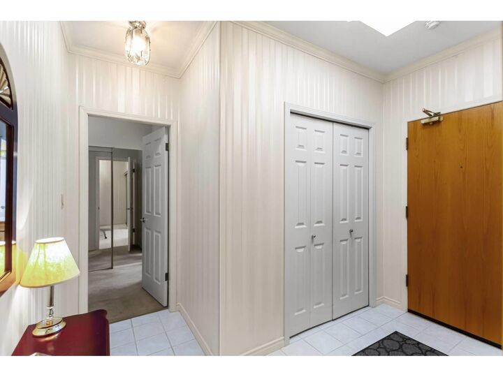 Property Photo:  15300 17 Avenue 313  BC V4A 8Y6 