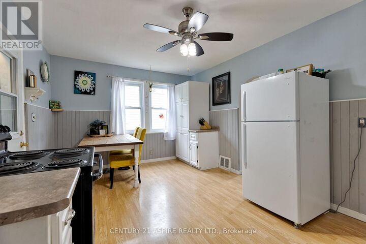 Property Photo:  648 Moffat Street  ON K8A 3Y1 