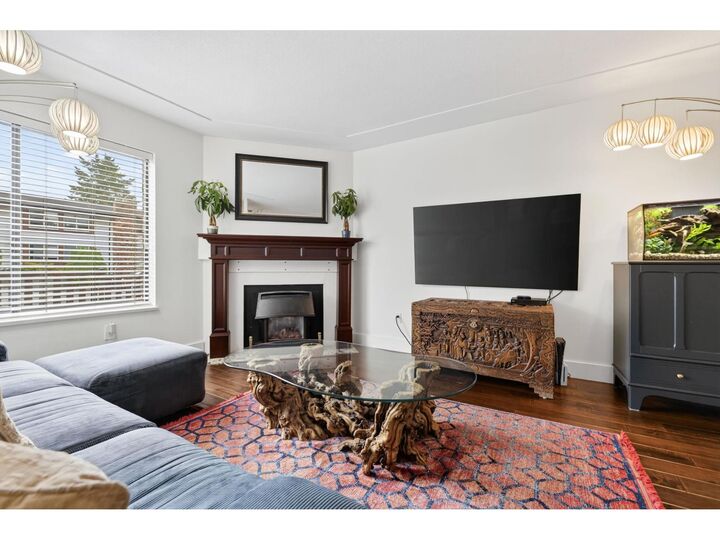 Property Photo:  1424 Martin Street 102  BC V4B 3W7 
