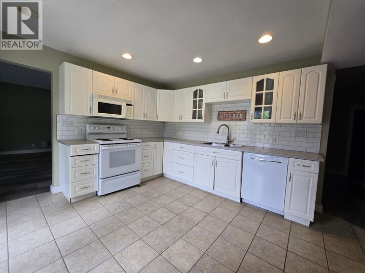 Property Photo:  1417 Cormorant Avenue  BC V8C 1R7 