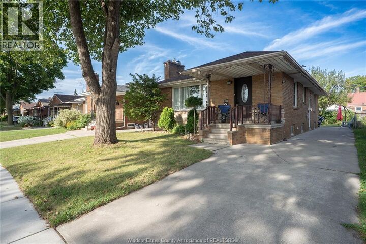 Property Photo:  2250 Woodlawn Avenue  ON N8W 2H3 