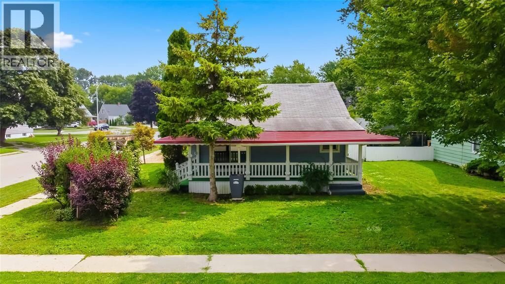 Photo de la propriété:  641 Maple Avenue  ON N7T 4H7 