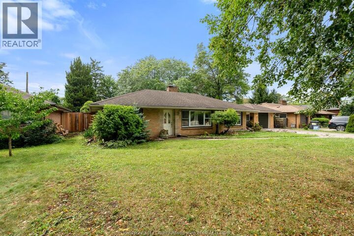 Property Photo:  2725 Buckingham Drive  ON N8T 2C1 