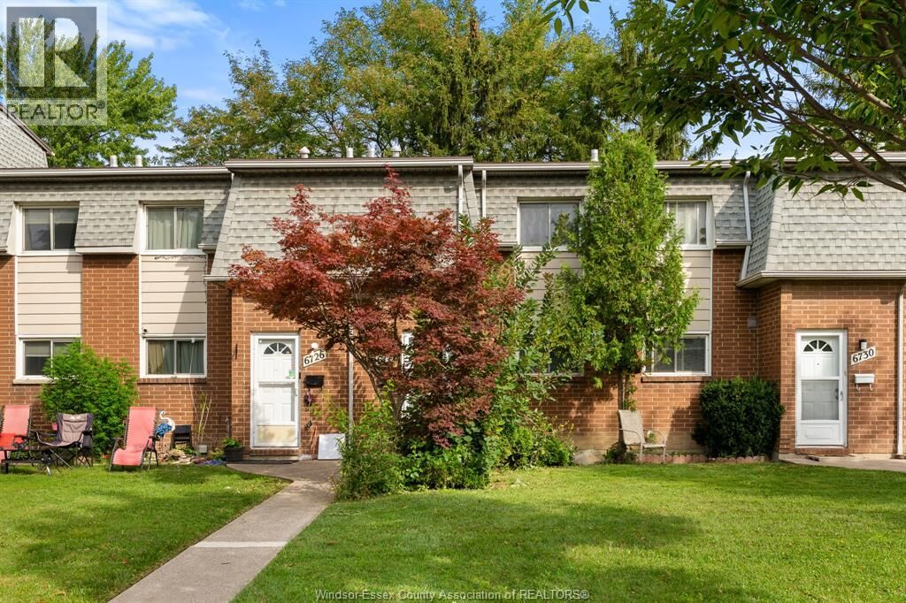 Property Photo: 6728 Rose-Ville Garden Drive 15 ON N8T 1J2