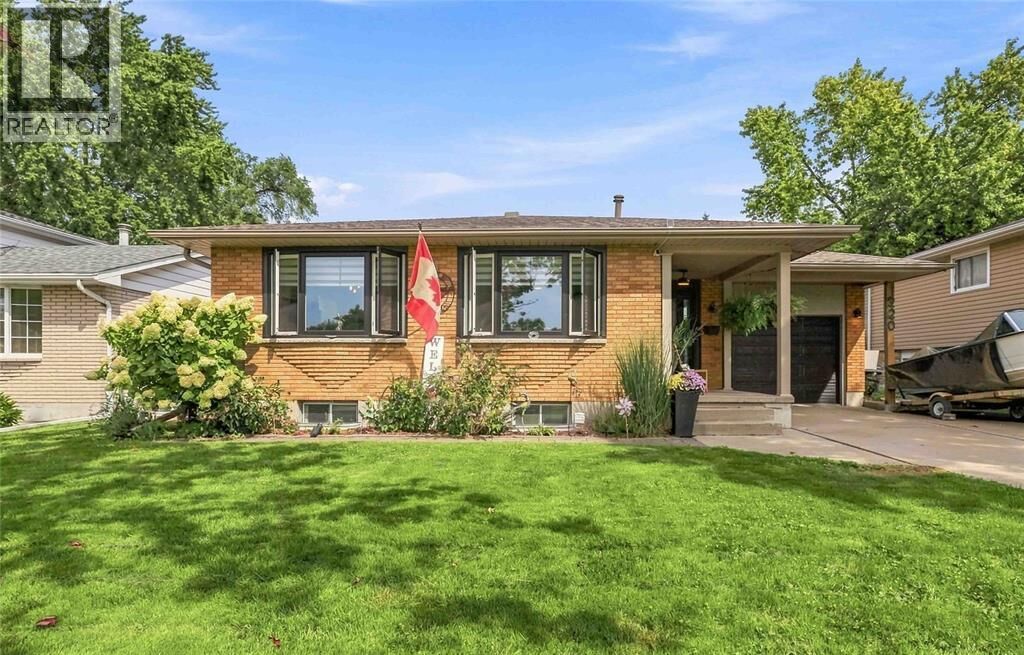 Photo de la propriété: 1220 Amsterdam Court ON N7S 3X5