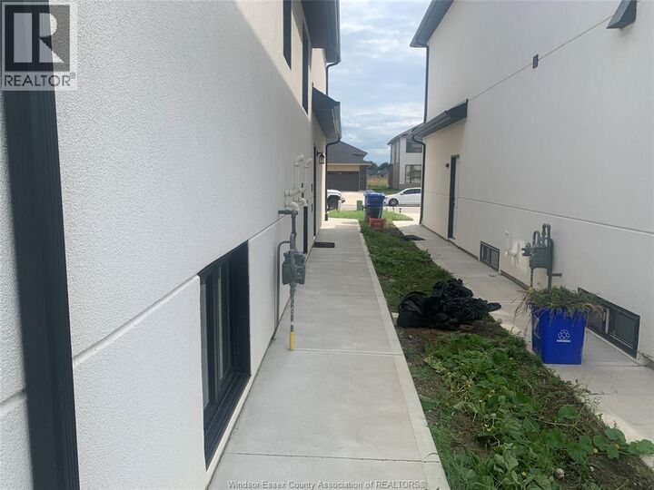 Property Photo:  112 Kingsbridge Drive Lower  ON N9V 4B6 
