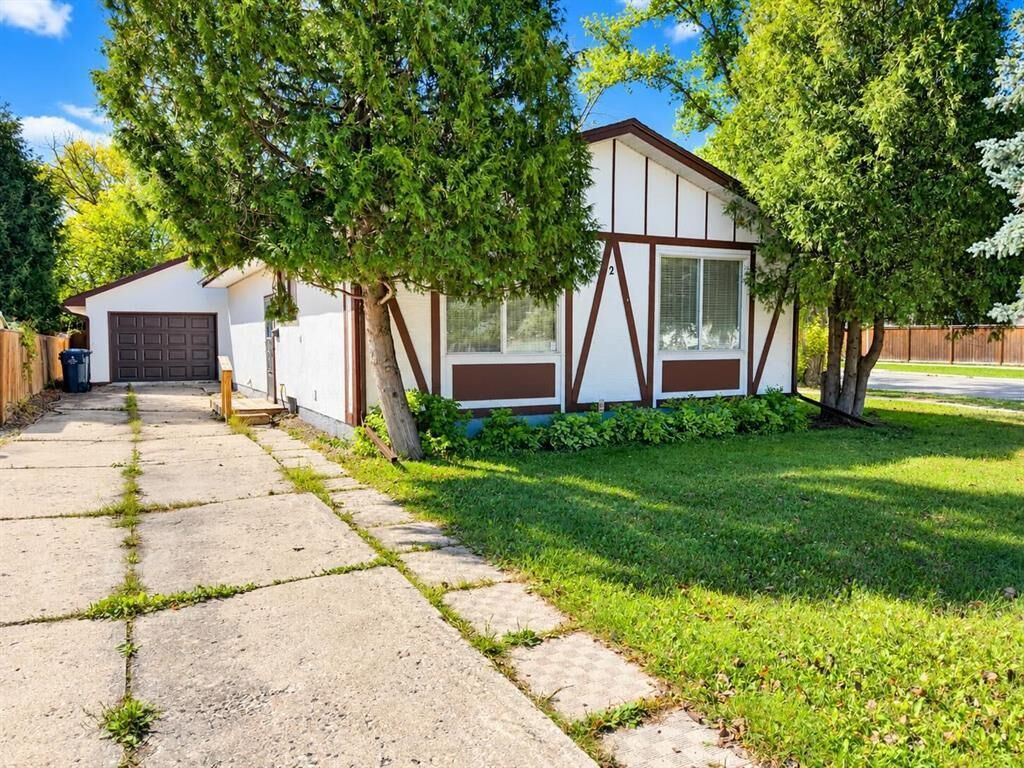 Property Photo:  2 Cullen Drive  MB R3R 1N9 