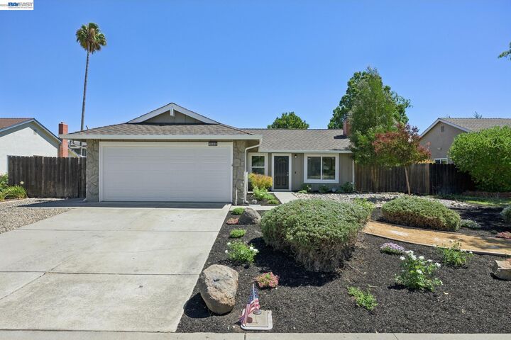 Property Photo:  1665 Honeysuckle Rd  CA 94551 