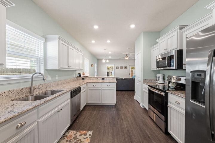 Property Photo:  802 W Wright Street  FL 32501 