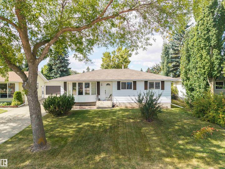 Property Photo:  9 Hawkins Crescent  AB T8A 3P1 