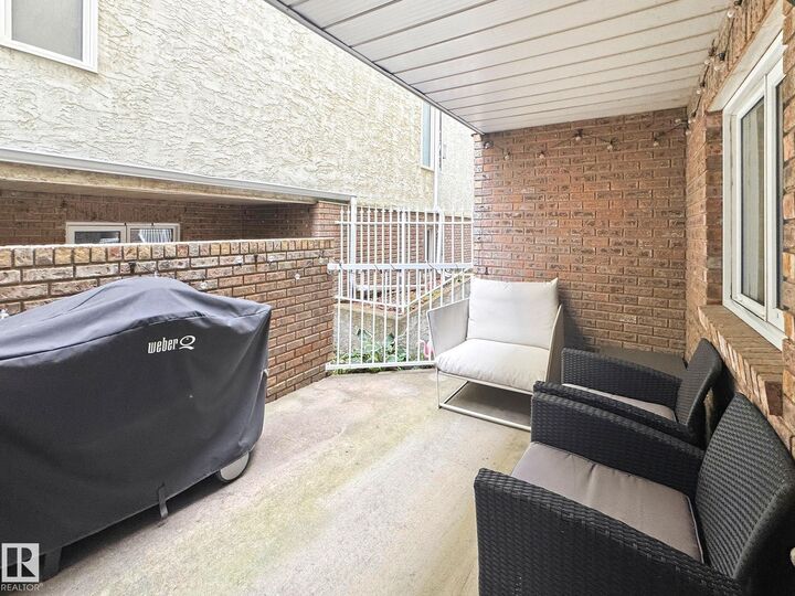 Property Photo: 9926 80 Avenue NW 18 AB T6E 6L5