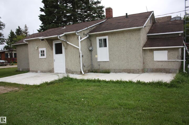 Property Photo:  5124 49 Street  AB T0A 3P0 