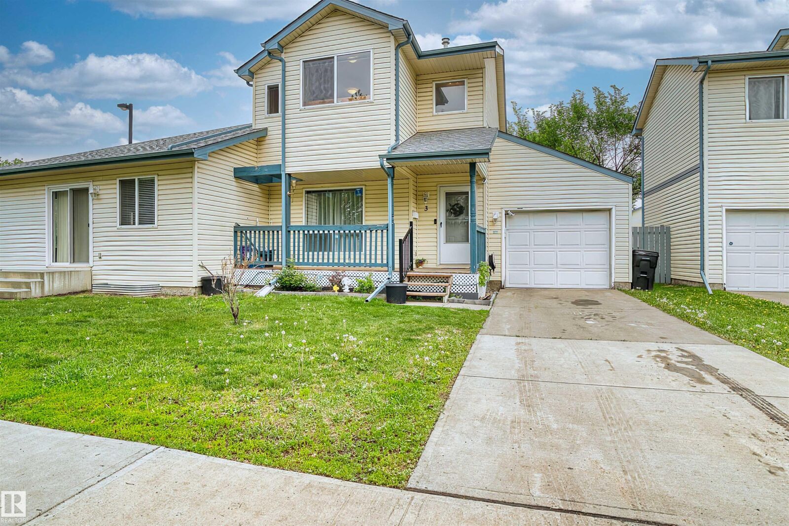 Property Photo:  10909 106 Street NW  AB T5H 4M7 