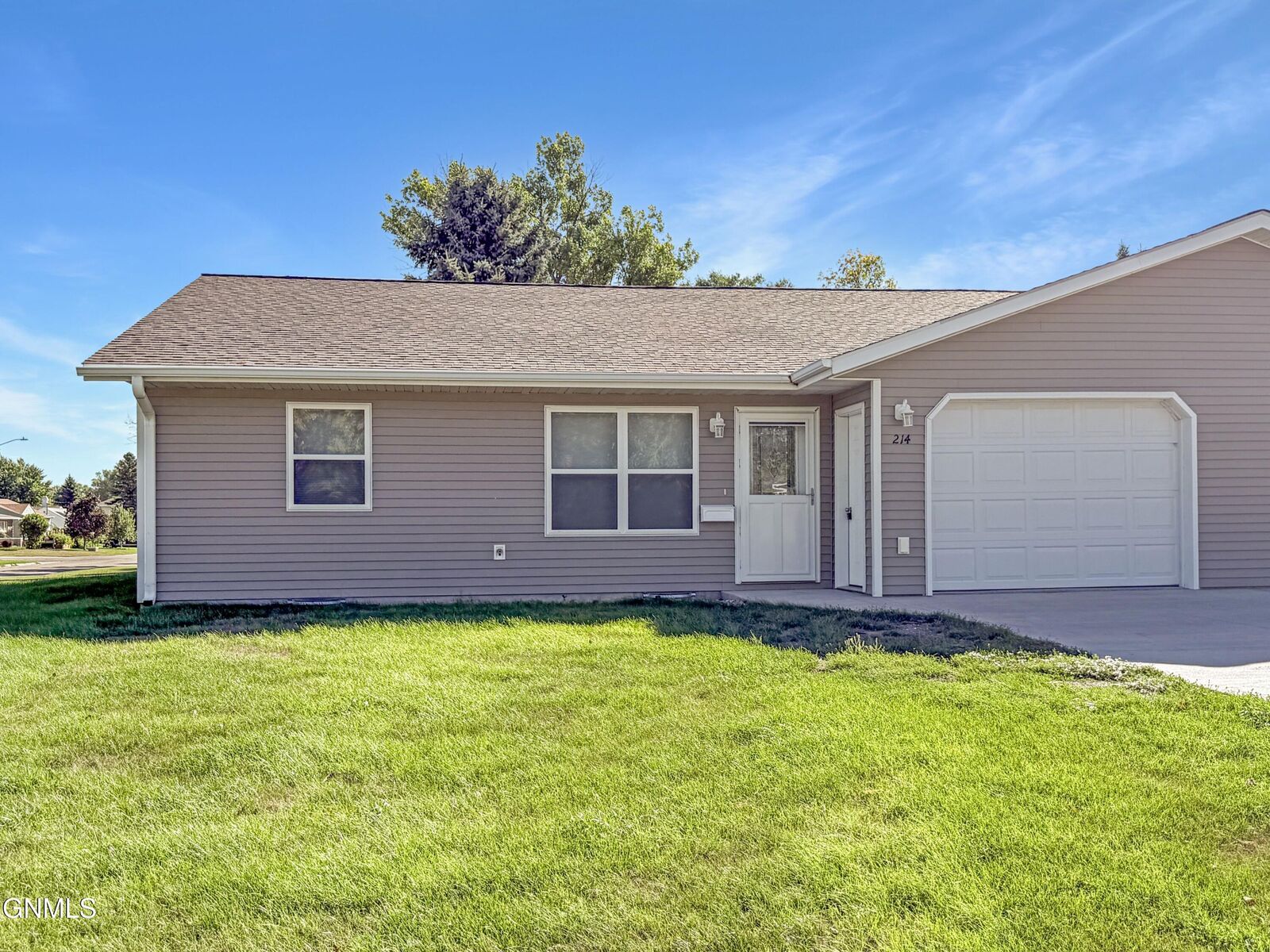 Property Photo:  214 9th Avenue S  ND 58421 