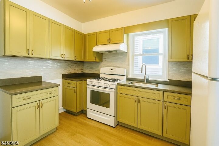 Property Photo: 1 Glennon Pl 1 NJ 07052