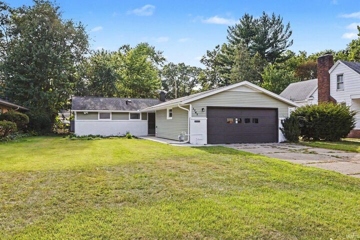 Property Photo:  1741 Kessler Boulevard  IN 46616-1904 