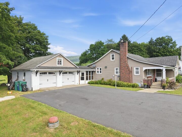 Property Photo:  78 Bangor Junction Road  PA 18013 