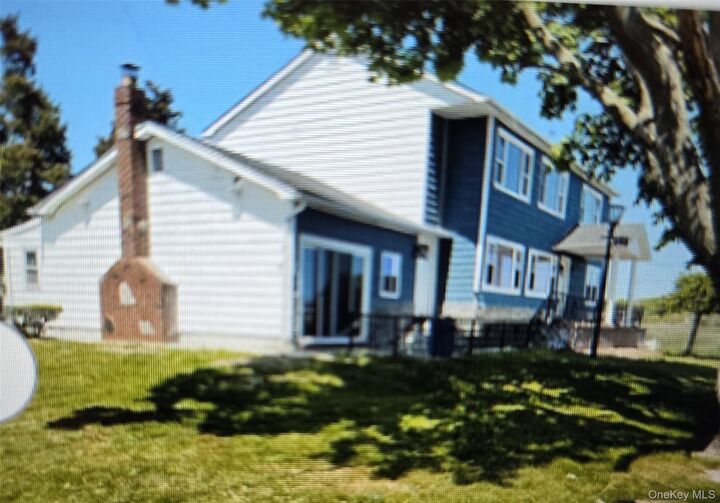 Property Photo:  476 Riviera Drive  NY 11951 