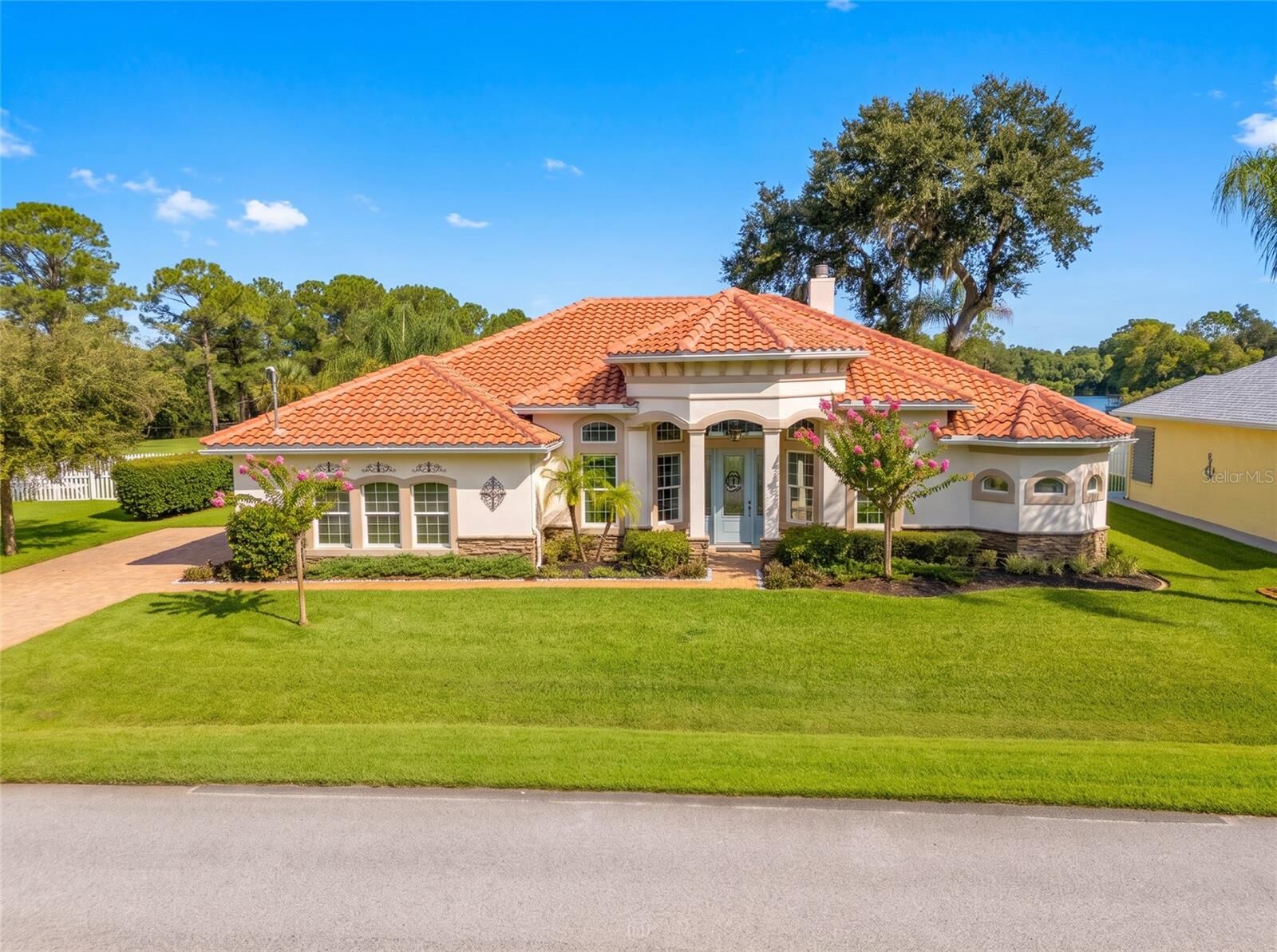 Property Photo: 41 Ludlow Lane W FL 32137