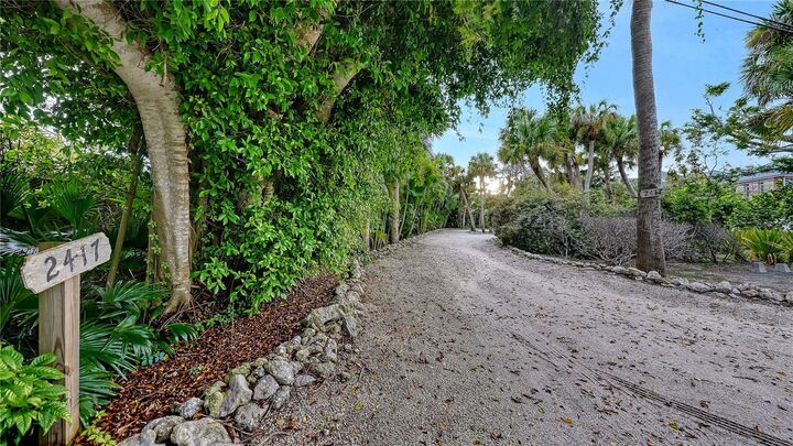 Property Photo:  2417 Casey Key Road  FL 34275 