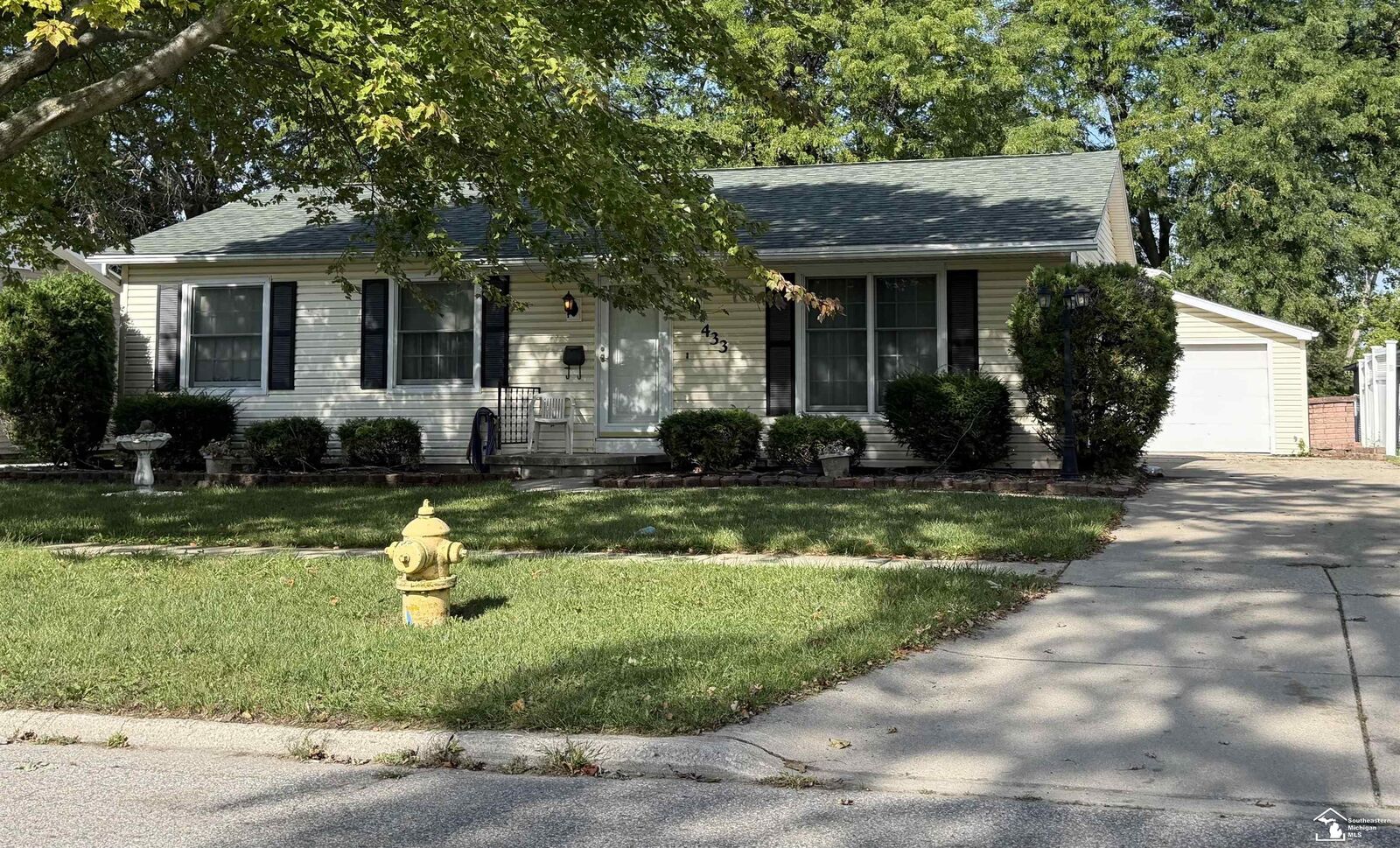 Property Photo:  433 Toll Street  MI 48162 