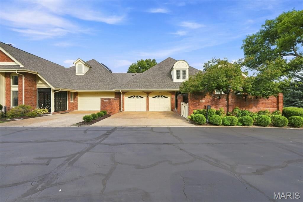 Property Photo:  2252 Croydon Walk  MO 63131 