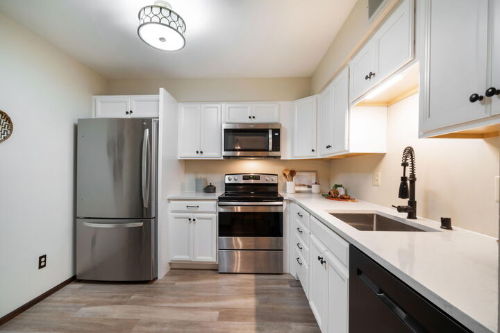Property Photo: 1906 E Shorewood Blvd WI 53211