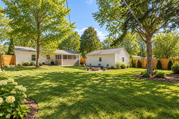 Property Photo: 44 Briar Lane IL 60134