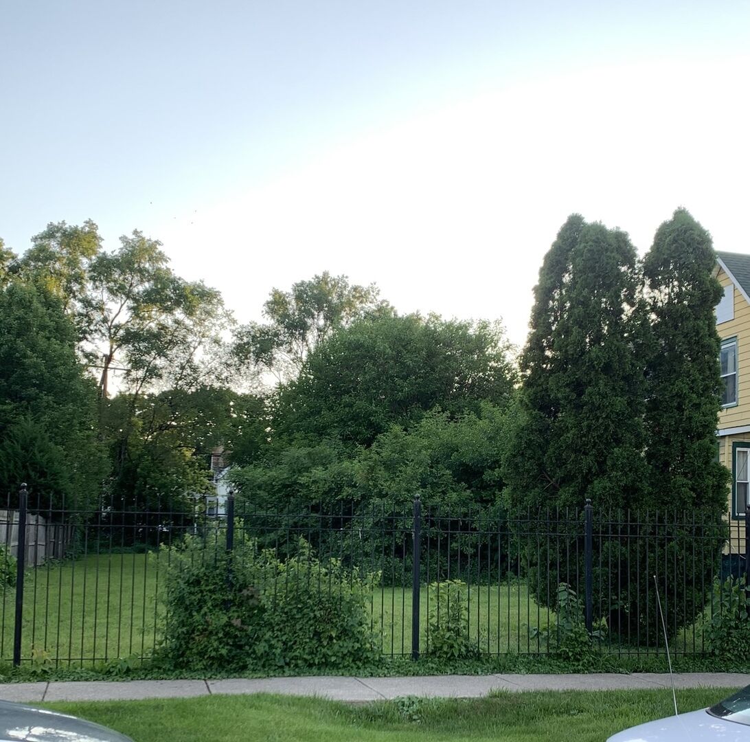 Property Photo: 312 N Lotus Avenue IL 60644