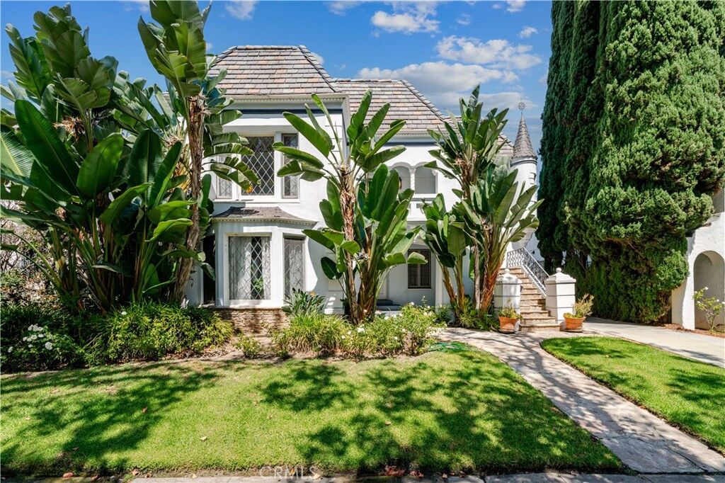 Property Photo:  6237 And 6239 W 6th Street  CA 90048 