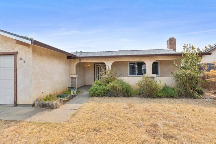 Property Photo: 3913 Smithfield Way CA 95826
