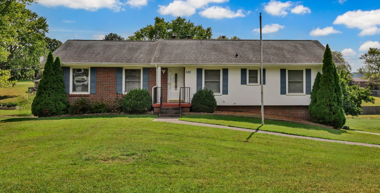 Property Photo: 102 Bullock Dr TN 37040