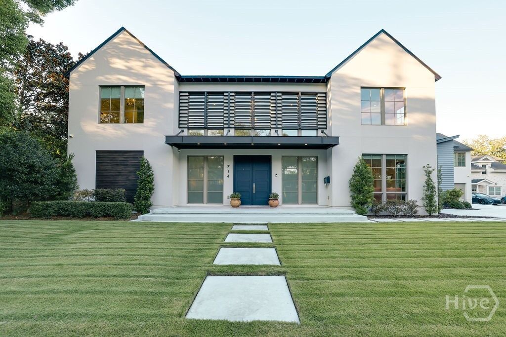 Property Photo:  714 E Victory Drive  GA 31405 