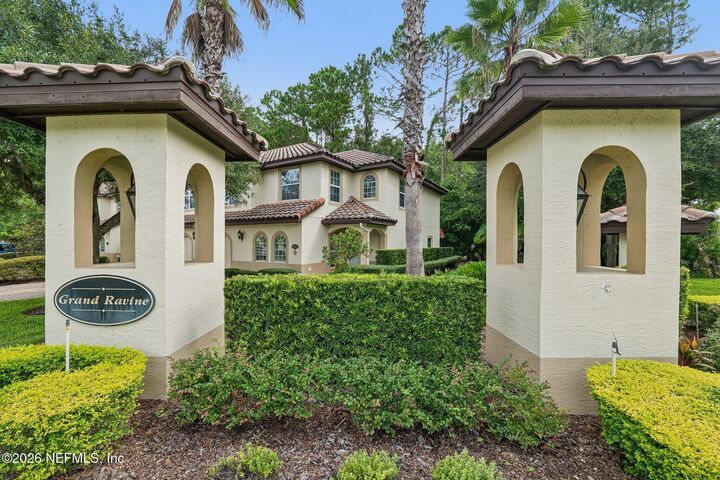 Property Photo: 18 Grand Ravine Drive FL 32086