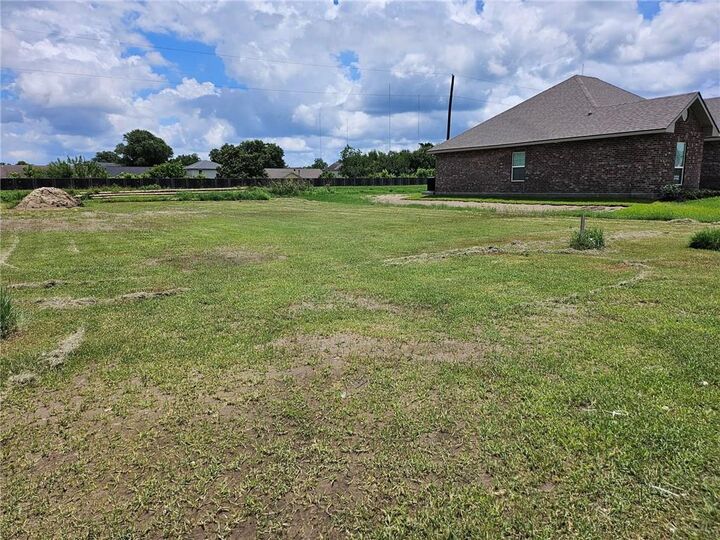 Property Photo:  733 Rue St Michael  LA 70056 