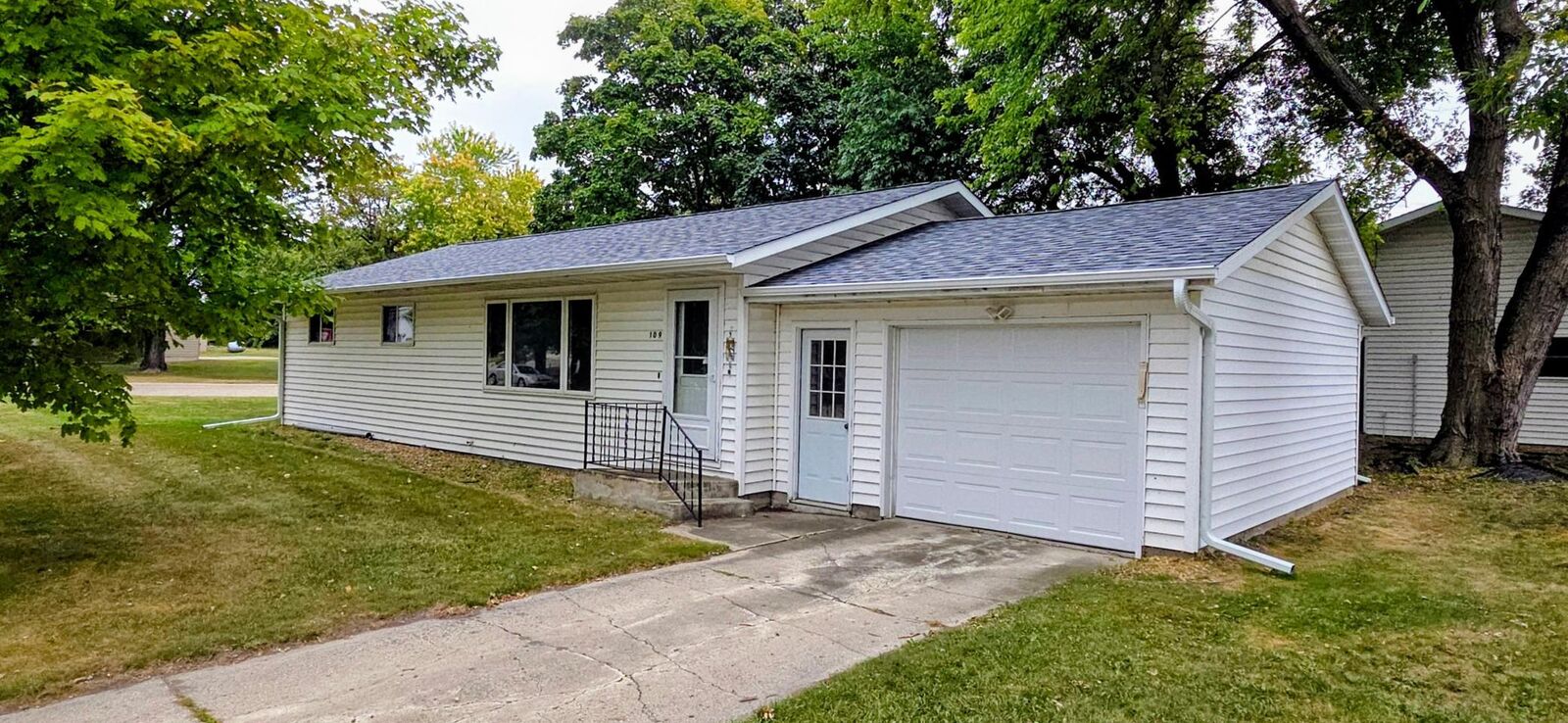 Property Photo: 109 Arkansas Avenue MN 56339