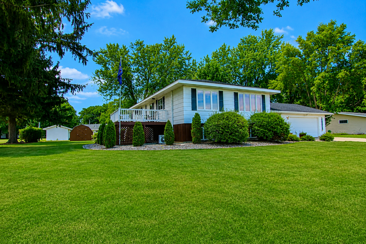 Property Photo: 913 1st Avenue SE MN 56347