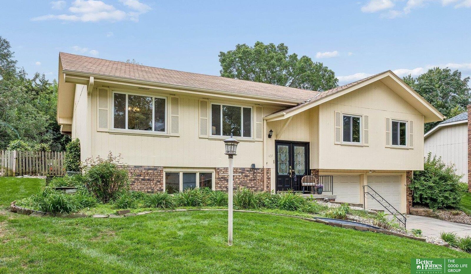 Property Photo: 431 S 150 Circle NE 68154