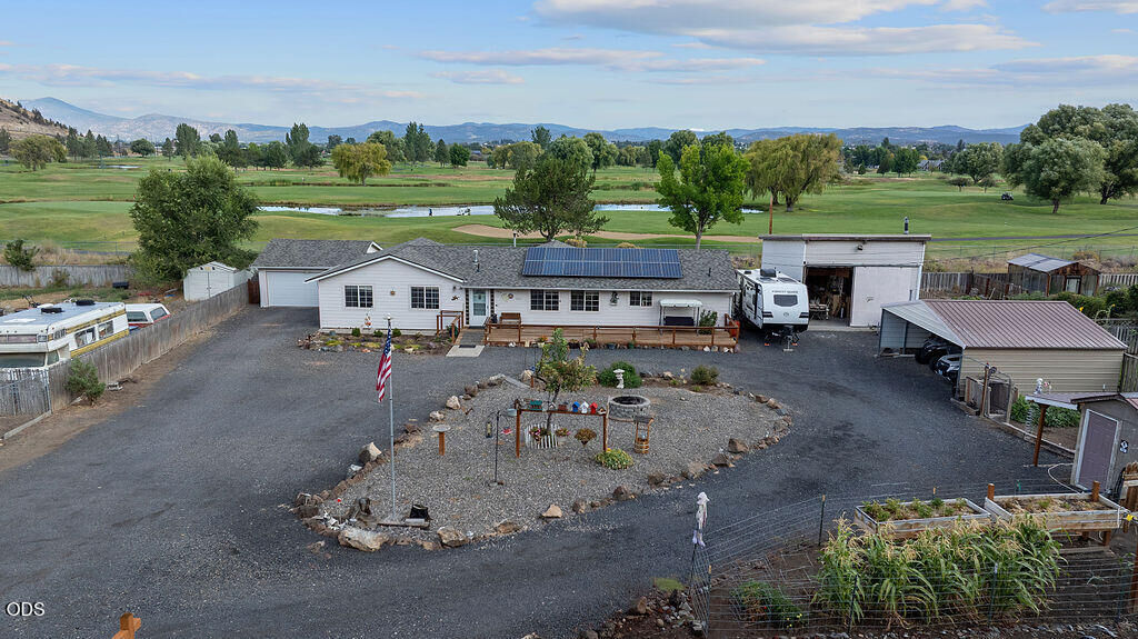 Property Photo: 969 SW Crestview Road OR 97754