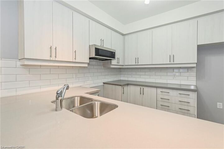 Property Photo:  161 Ottawa Street 104  ON N2G 3T2 