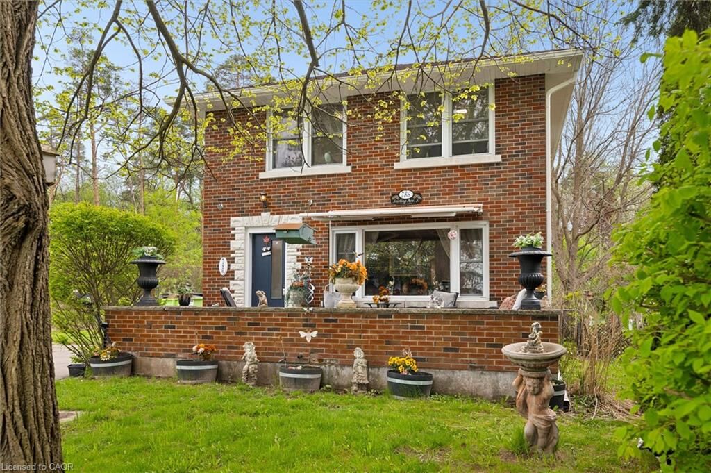 Property Photo: 786 Stirling Avenue S ON N2M 3K3
