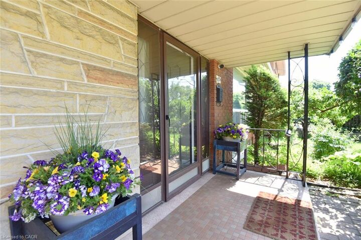 Property Photo:  372 Fennell Avenue W  ON L9C 1G4 