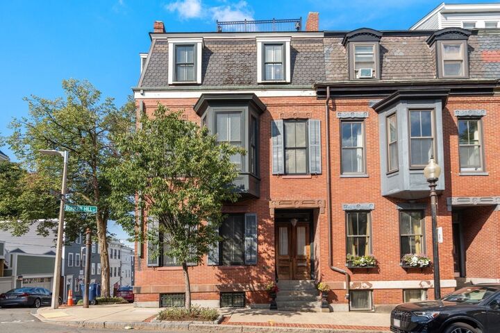 Property Photo:  295 Bunker Hill St 2  MA 02129 