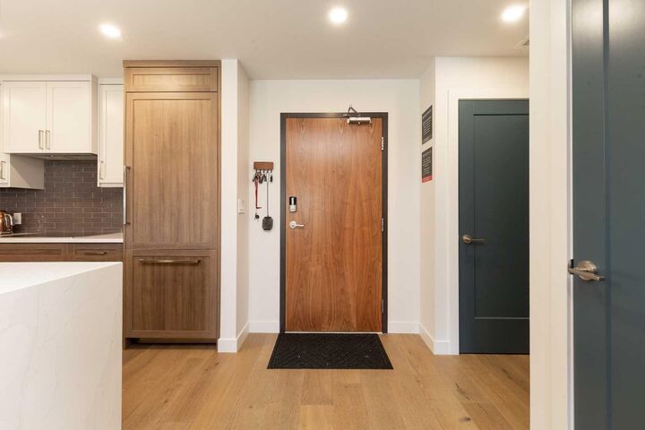 Property Photo:  102 Scenic Drive N 214  AB T1H 5L9 