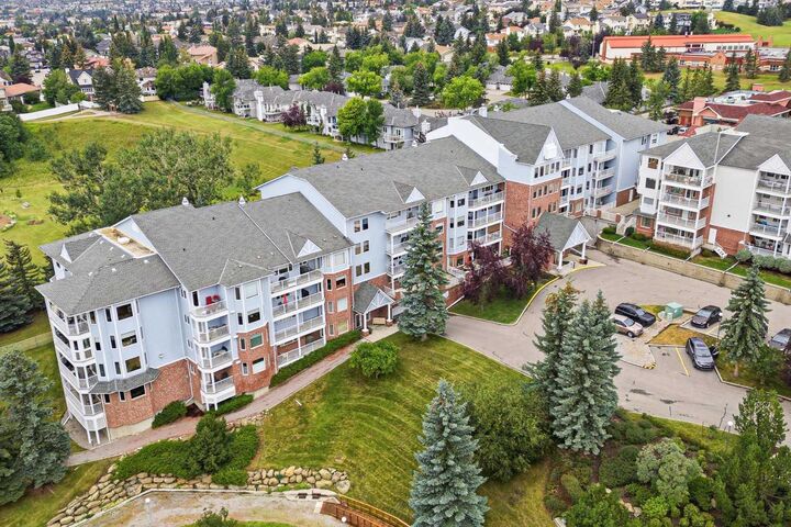 Property Photo:  3102 Hawksbrow Point NW 3102  AB T3G 4C9 