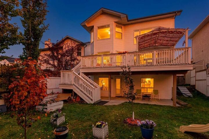 Property Photo:  1121 Sierra Morena Court SW  AB T3H 3N1 